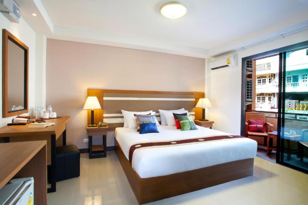 Patong V Hotel Ngoại thất bức ảnh